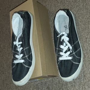 8.5 wide slide on sneakers